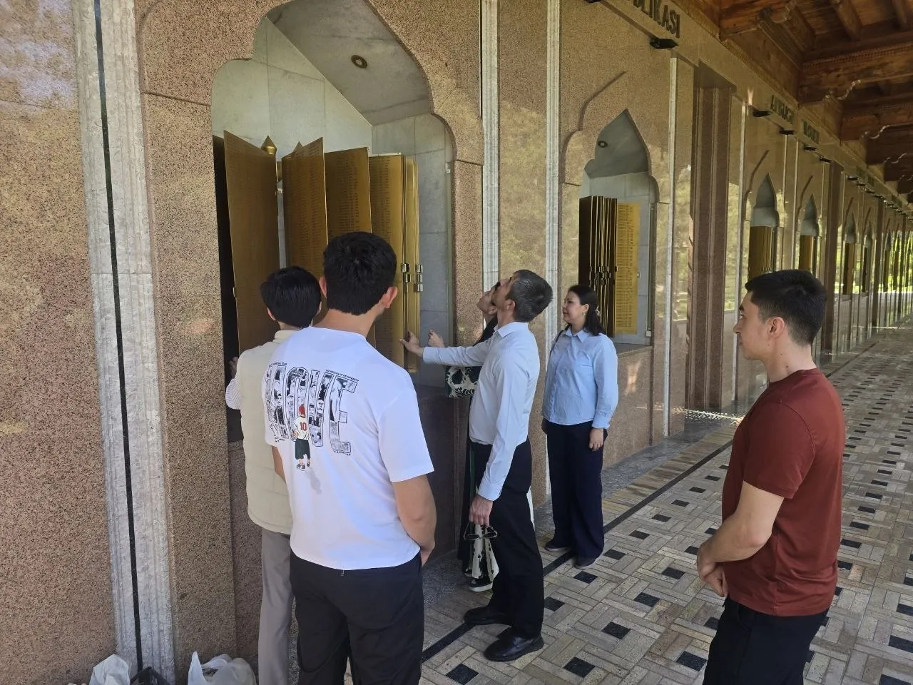 Yoshlar bilan tarixiy maskanlar bo‘ylab